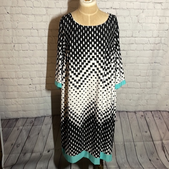 Signature Camryn Dress Plus Size 22W - Picture 2 of 8